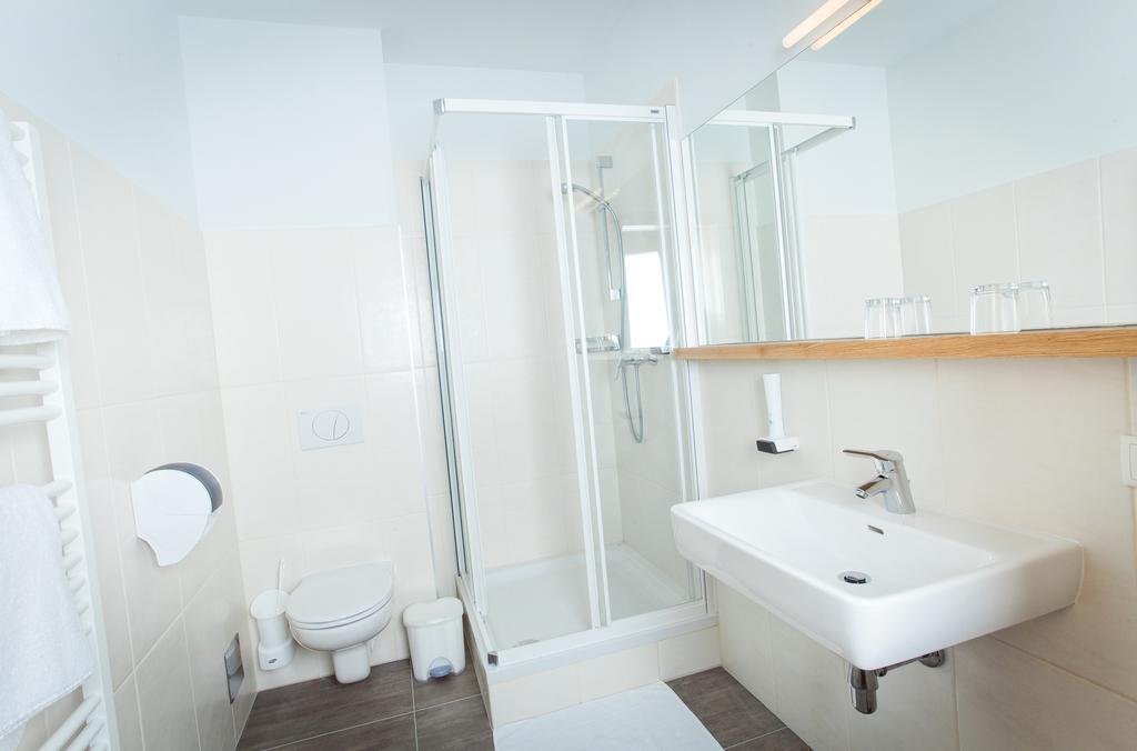 Bauernwirt Hotel Graz Room photo